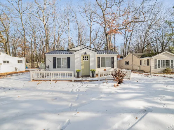 128 Burrill Dr, Prudenville, MI 48651