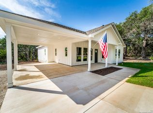 725 Circleview Dr, Canyon Lake, TX 78133