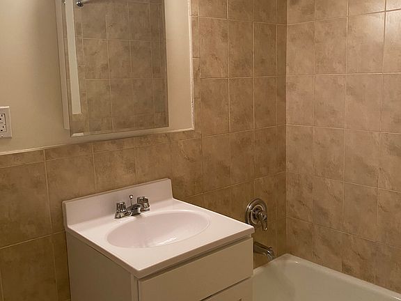 5th image of 3825 Parsons Blvd APT 4N