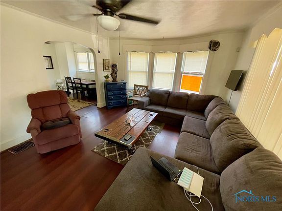 3rd image of 2055 Elliott Ave