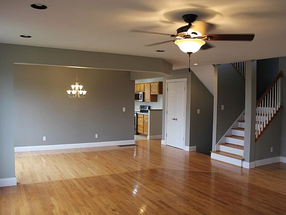 4th image of 500 Providence Ln