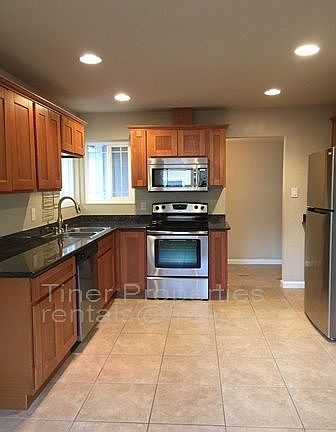 5th image of 2800 Sarina Ct