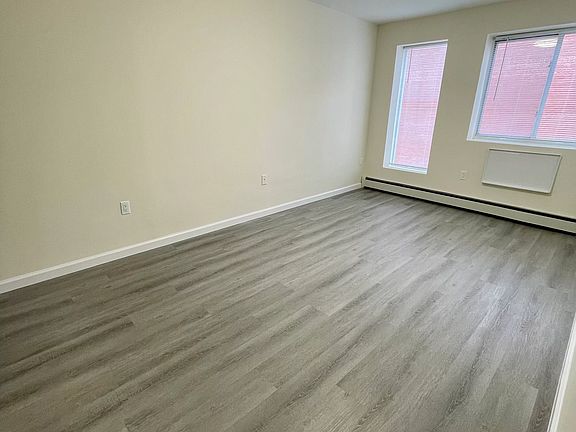 3rd image of 42-11 Parsons Blvd #4E