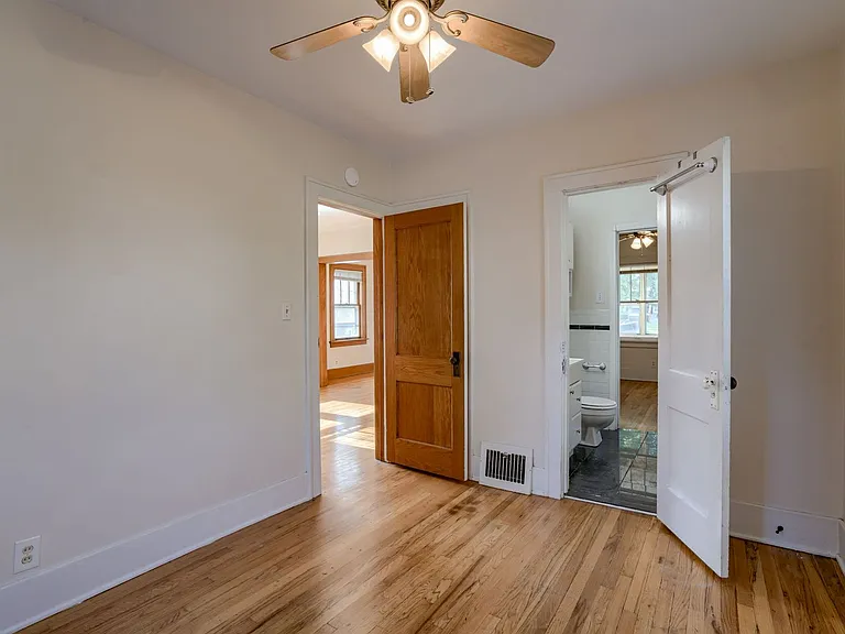 5540 Pine St — Photo 11