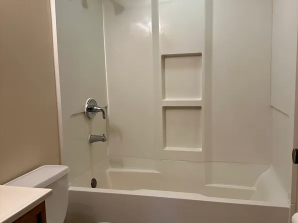 526 Perry Hwy APT B, Harmony, PA 16037