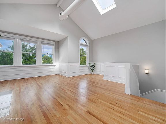 2nd image of 1329 N Mohawk St #3