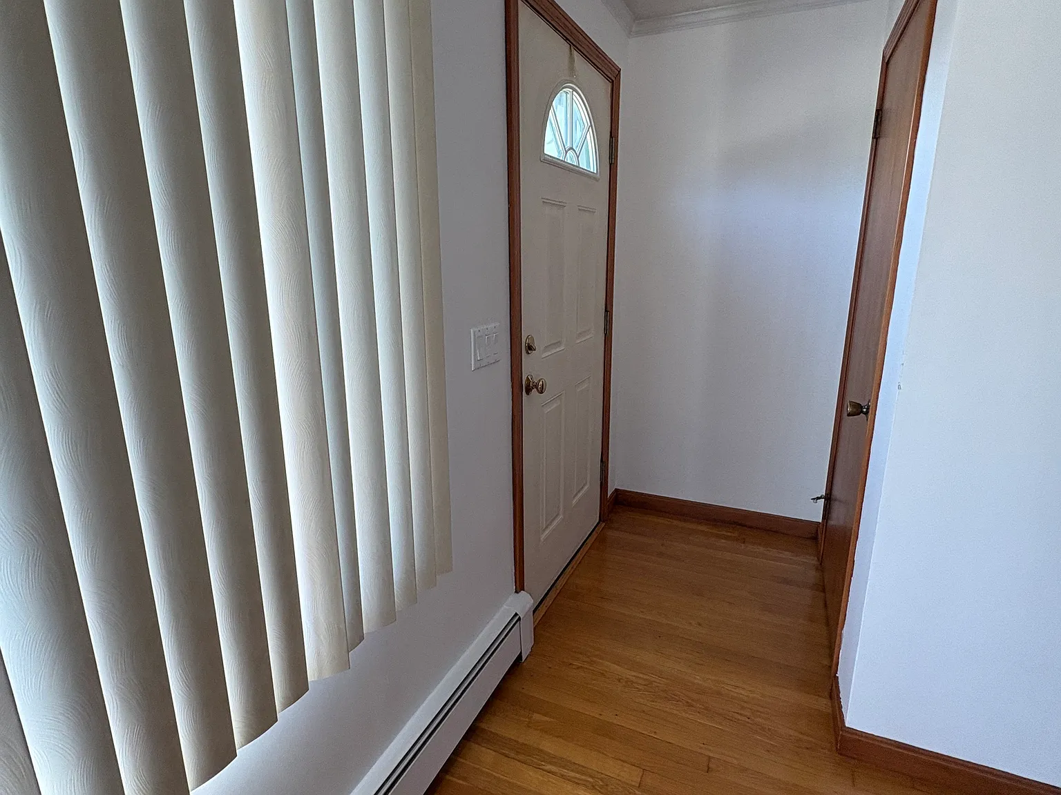3 bed, 1.5 bath, 1282 sqft, $3,000 — Photo 2
