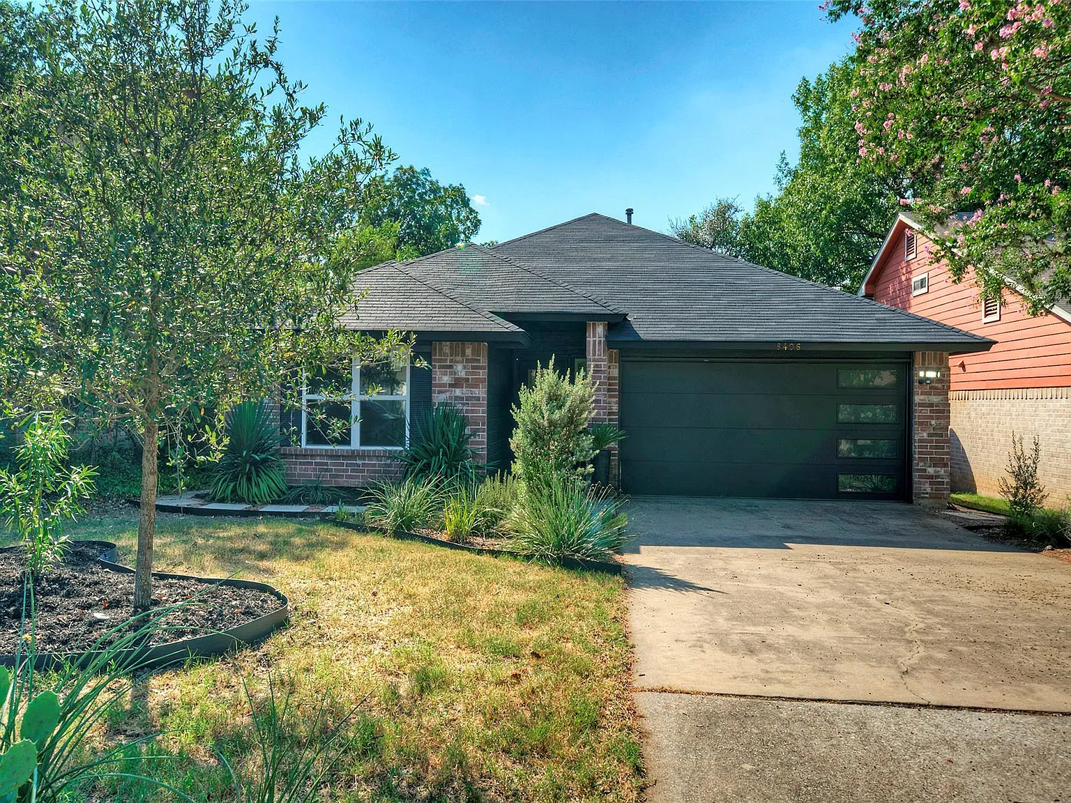 3 bed, 2.0 bath, 1725 sqft, $4,400 — Photo 2