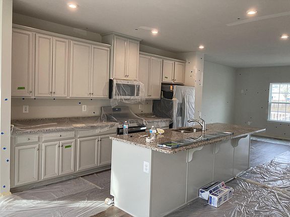 3rd image of 1025 Valley Run Dr
