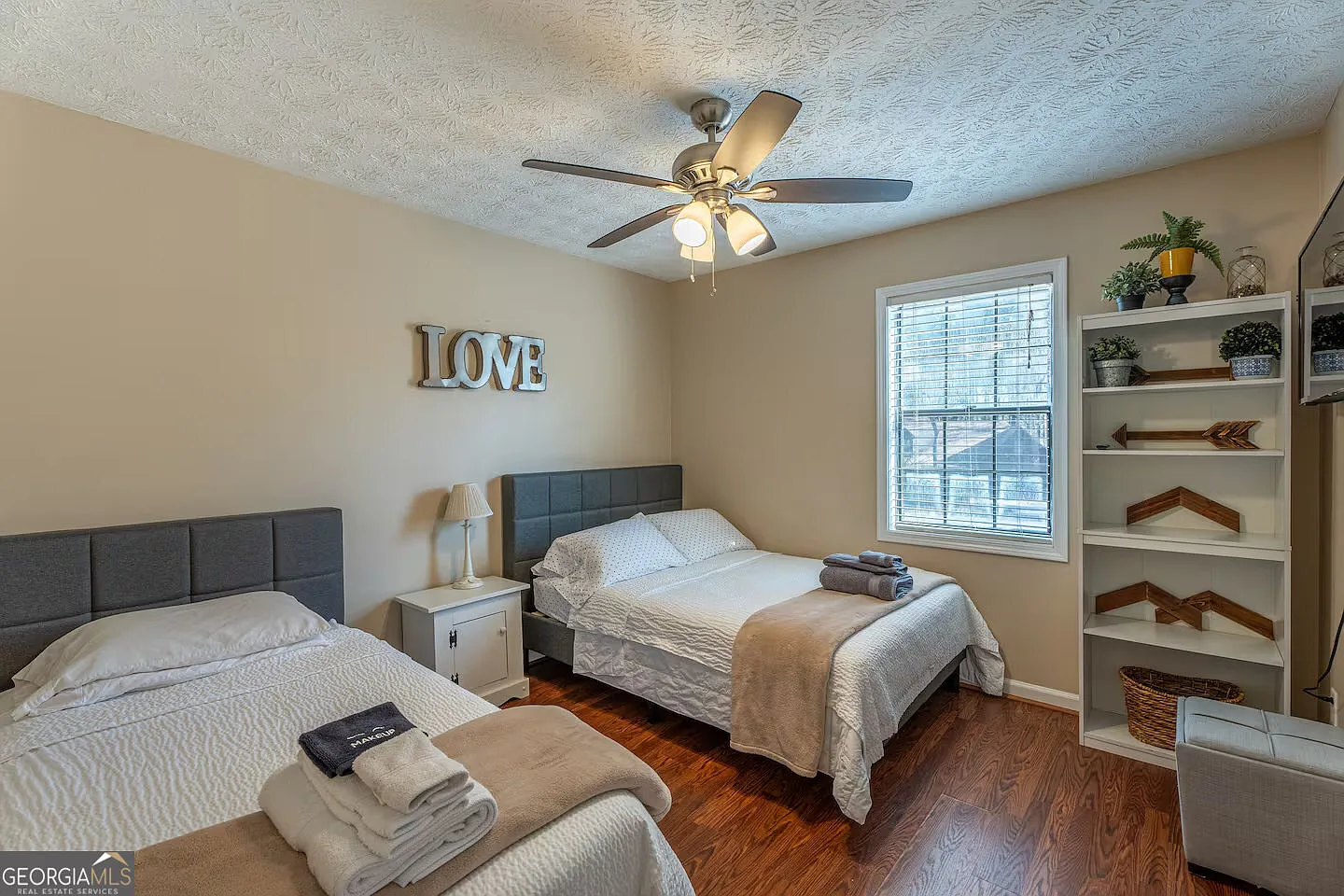 4 bed, 2.0 bath, $4,140 — Photo 2