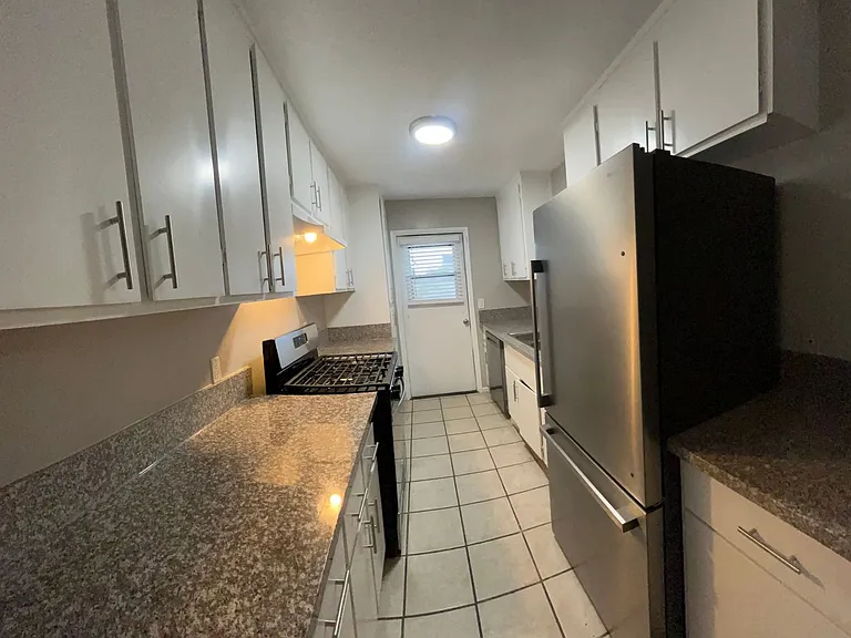 1769 Daly-Grand Apartments — Photo 5