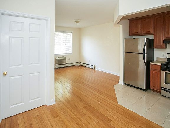 2nd image of 13532 Coolidge Ave #5