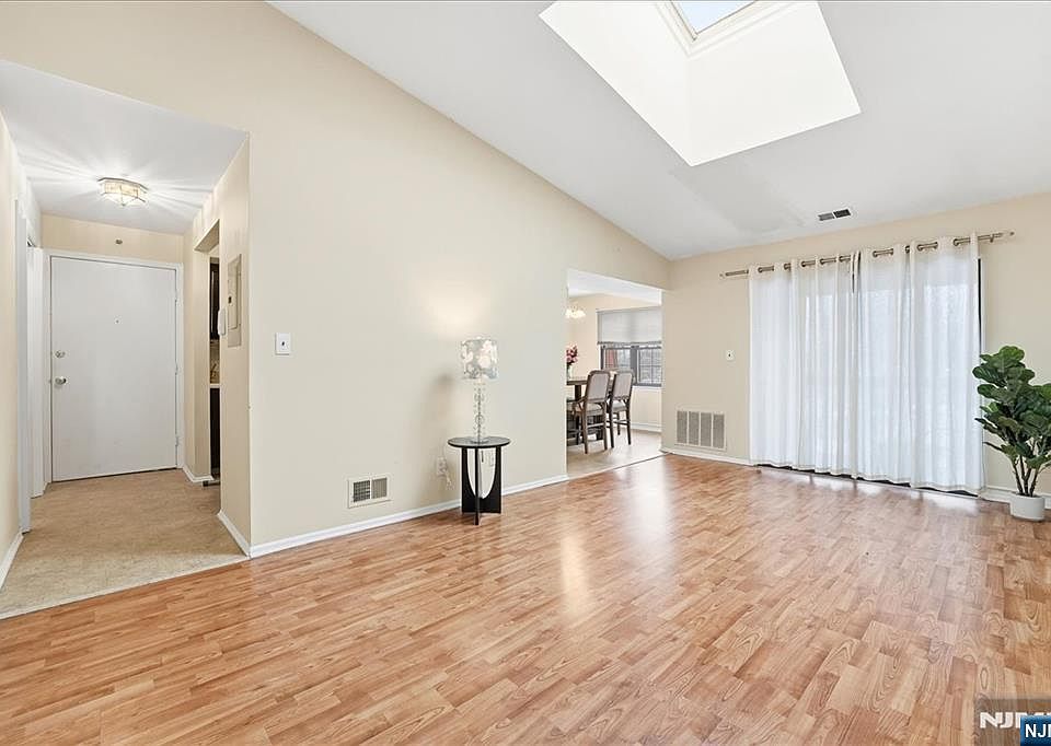 1st image of 297 Alpine Way