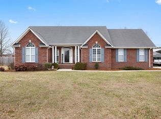 1805 Bellview Dr, Athens, AL 35611