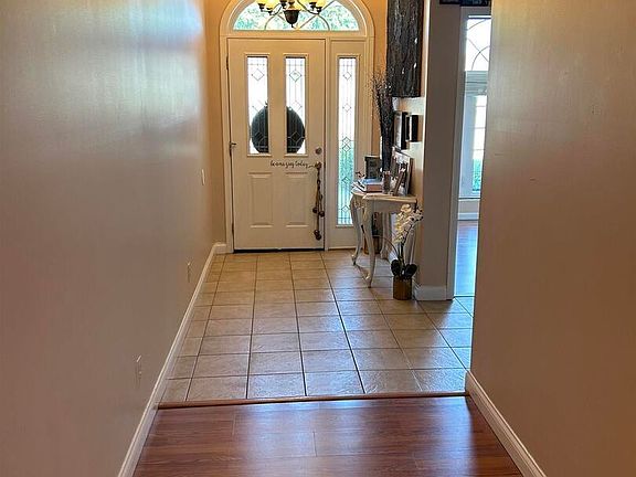 3rd image of 1007 Villa Ct