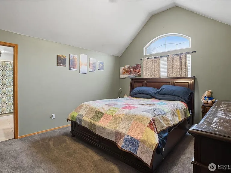 665 Tufts Ave E — Photo 9