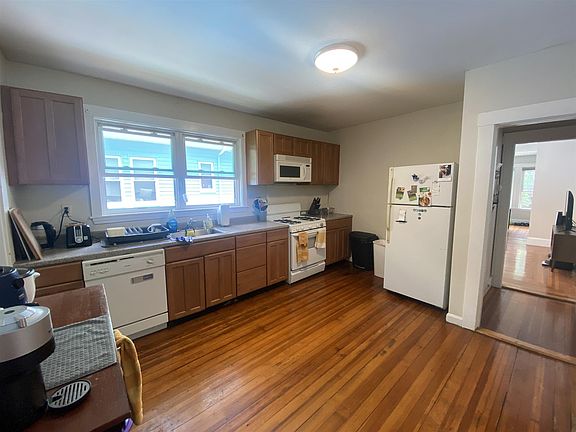 4th image of 22 Burnham St