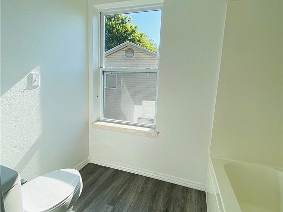 4th image of 56 Saint John Pl