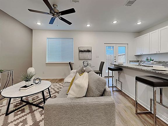 4th image of 601-604 Briarwood Dr #603