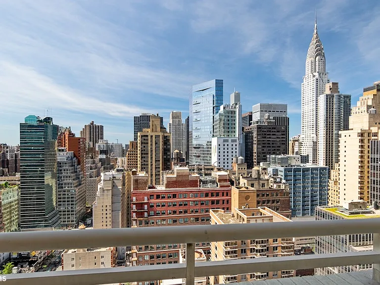 236 E 47th St #30B — Photo 3