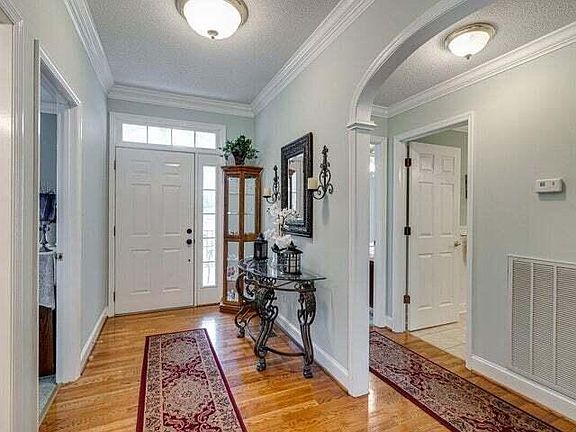 4th image of 131 Marylyn Ct NE