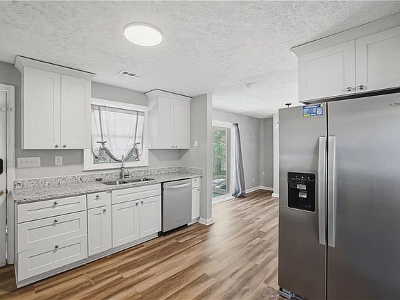 4th image of 103 Woodhaven Rd