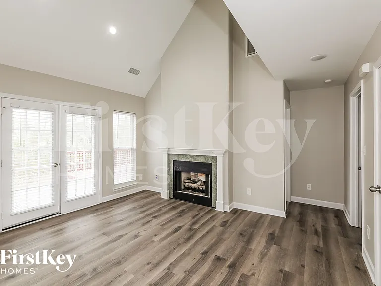 1620 Winthrop Ln — Photo 8