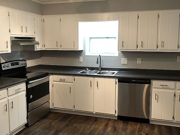 5th image of 121 Dresden Dr