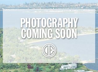 15 Pinehurst Ct, Selden, NY 11784