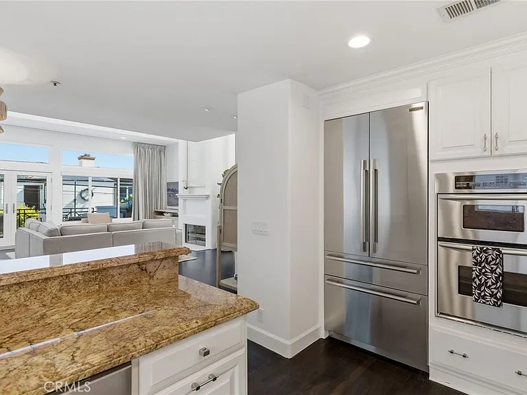 720 Manhattan Beach Blvd — Photo 17