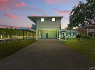 42 Magnolia Ave, Yankeetown, FL 34498