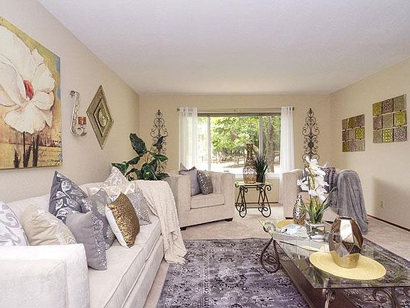 4th image of 676 Wessex Pl