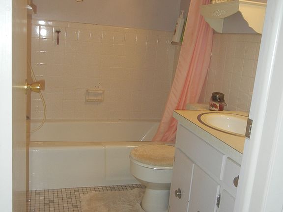 4th image of 2266 County Road D E