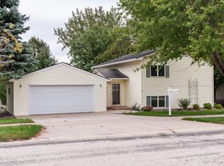 3610 Willow Heights Dr SW, Rochester, MN 55902