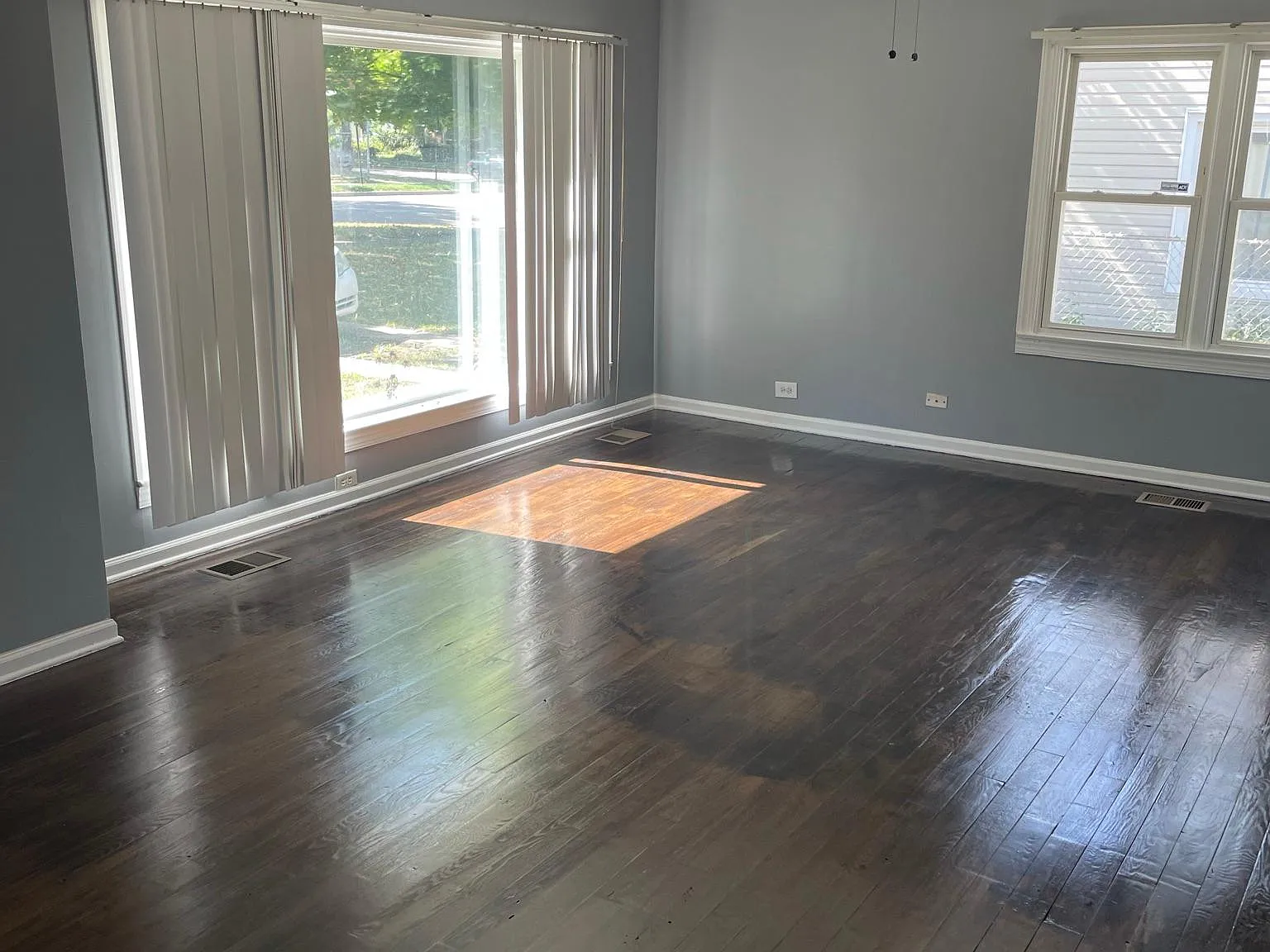 1619 Oakton St — Photo 3