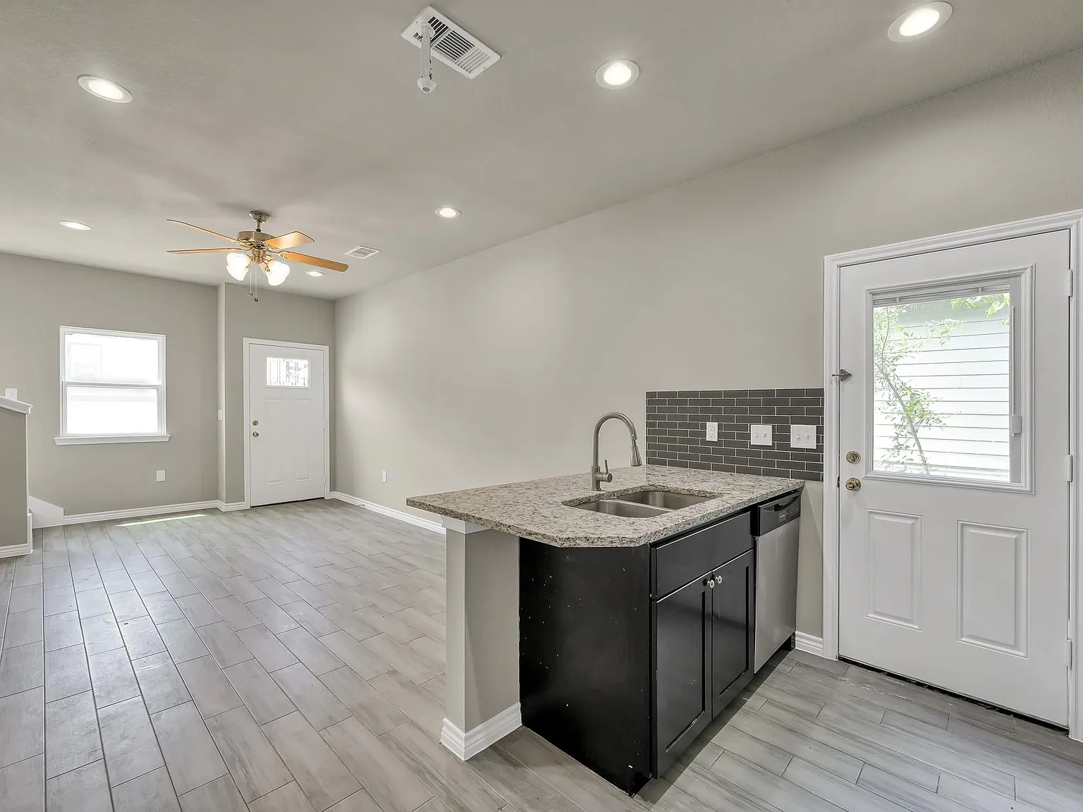 2 bed, 1.5 bath, 960 sqft, $1,200 — Photo 4