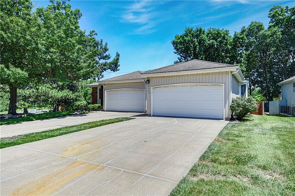 k*k様 House on the hill ロンパース& ボンネット　Chec New Homes in Spring Hill KS | Hidden Hills | Hakes Brothers