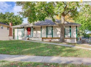 1202 SW Highland Dr, Lees Summit, MO 64081