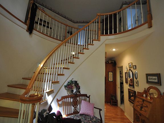 4th image of 1595 Persimmon Hill Ln