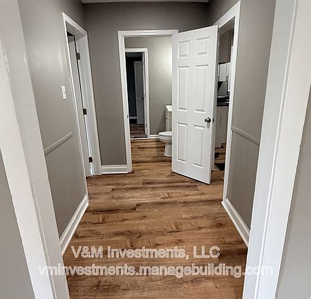 3rd image of 522 Oak St