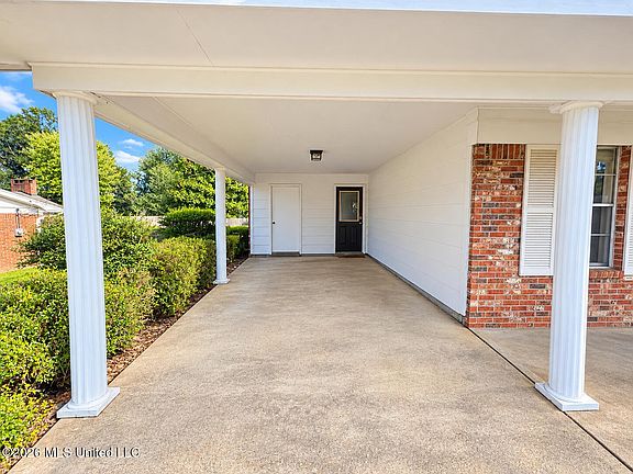 5th image of 665 Scenic Dr
