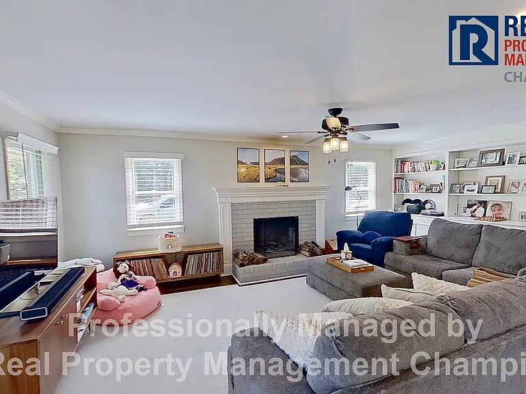 2206 Acacia Dr — Photo 3