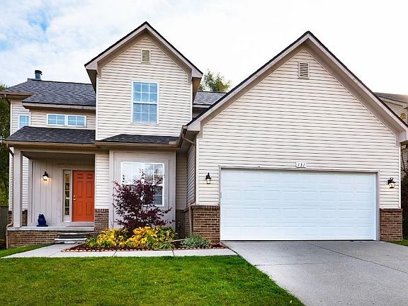 2nd image of 131 Golfview Dr