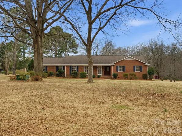 6309 Farmlake Dr, Mint Hill, NC 28227