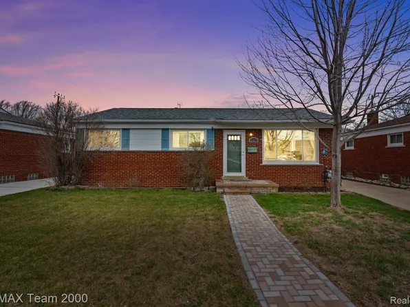 21617 Barton St, Saint Clair Shores, MI 48081