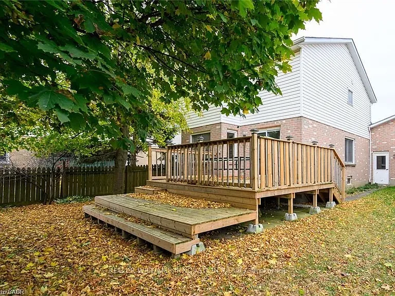 8 Buss Ct — Photo 40