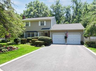 150 Cornell Dr, Commack, NY 11725