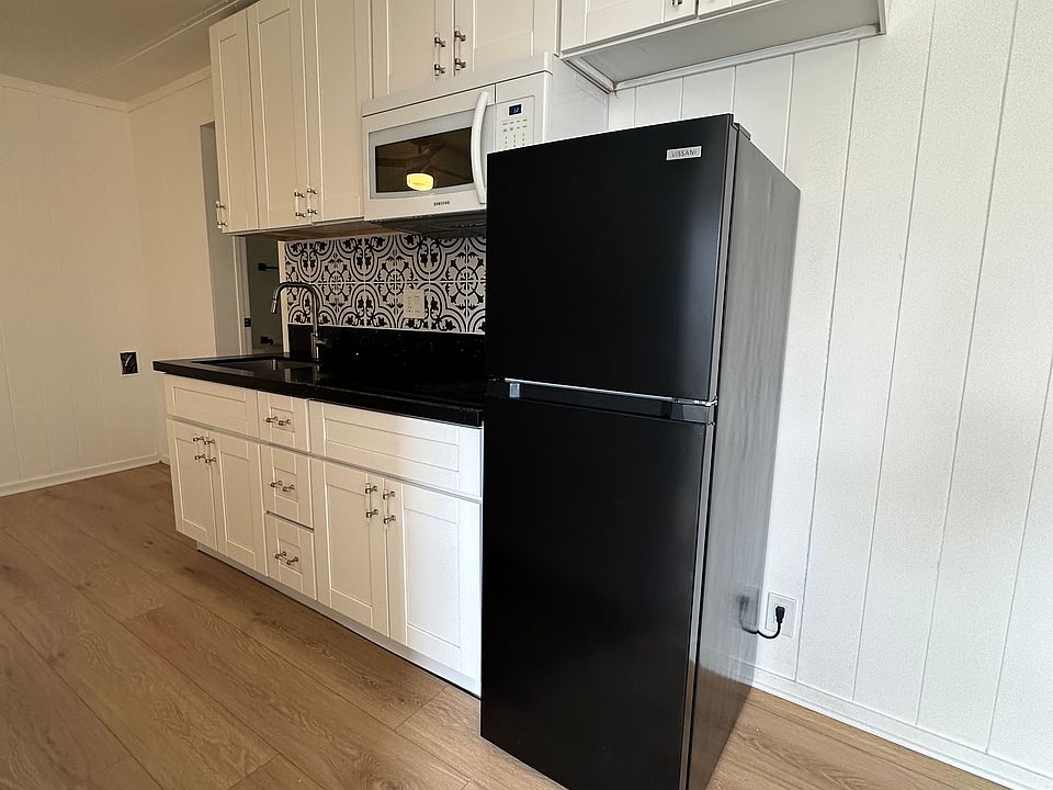 1st image of 1141 Victor Ave