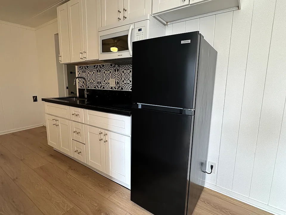 1141 Victor Ave