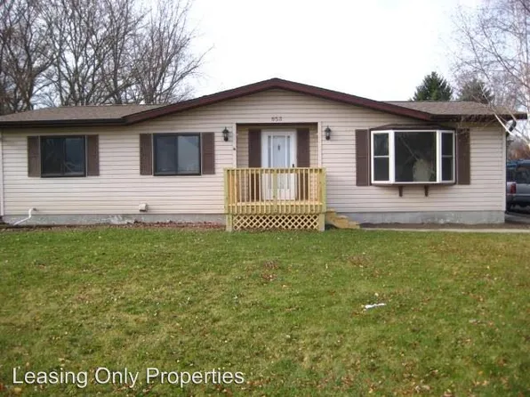 853 N Glenwood Dr, Silver Lake, WI 53170